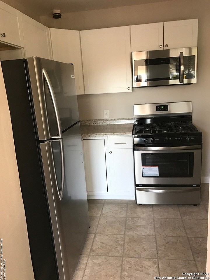 710 W French Pl #3 - Photo 6 of 13
