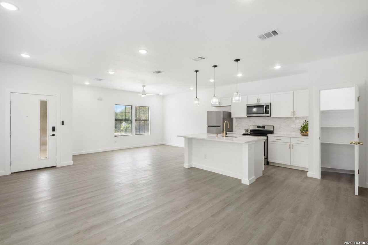 829 Kayton Ave - Photo 2 of 24