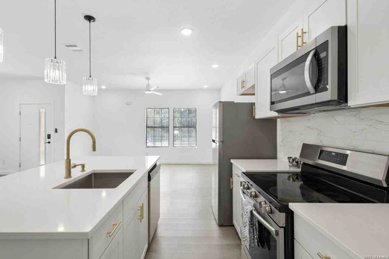 829 Kayton Ave - Photo 4 of 24