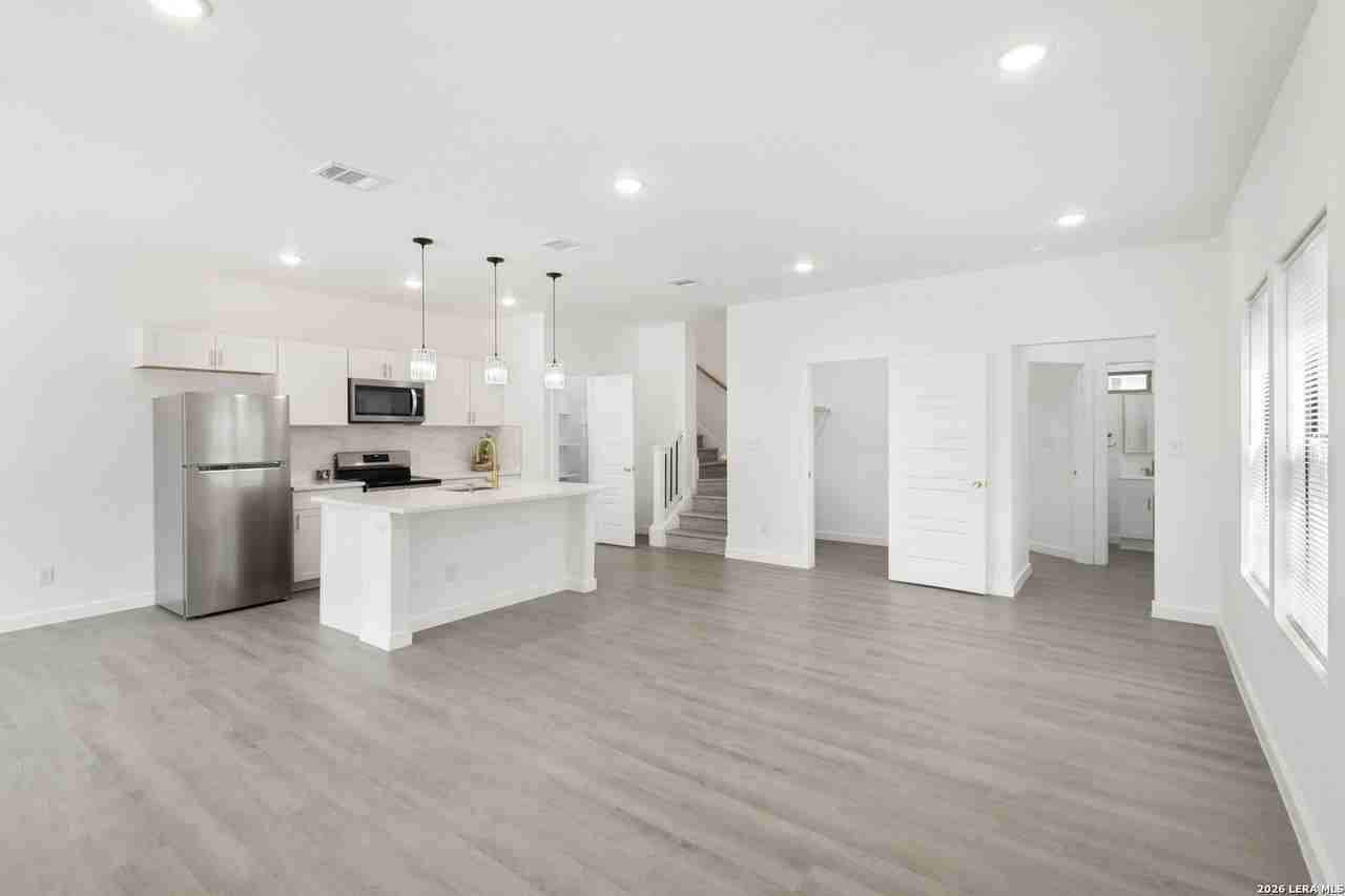 829 Kayton Ave - Photo 6 of 24