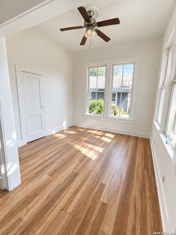 213 Lavonia Pl - Photo 2 of 7