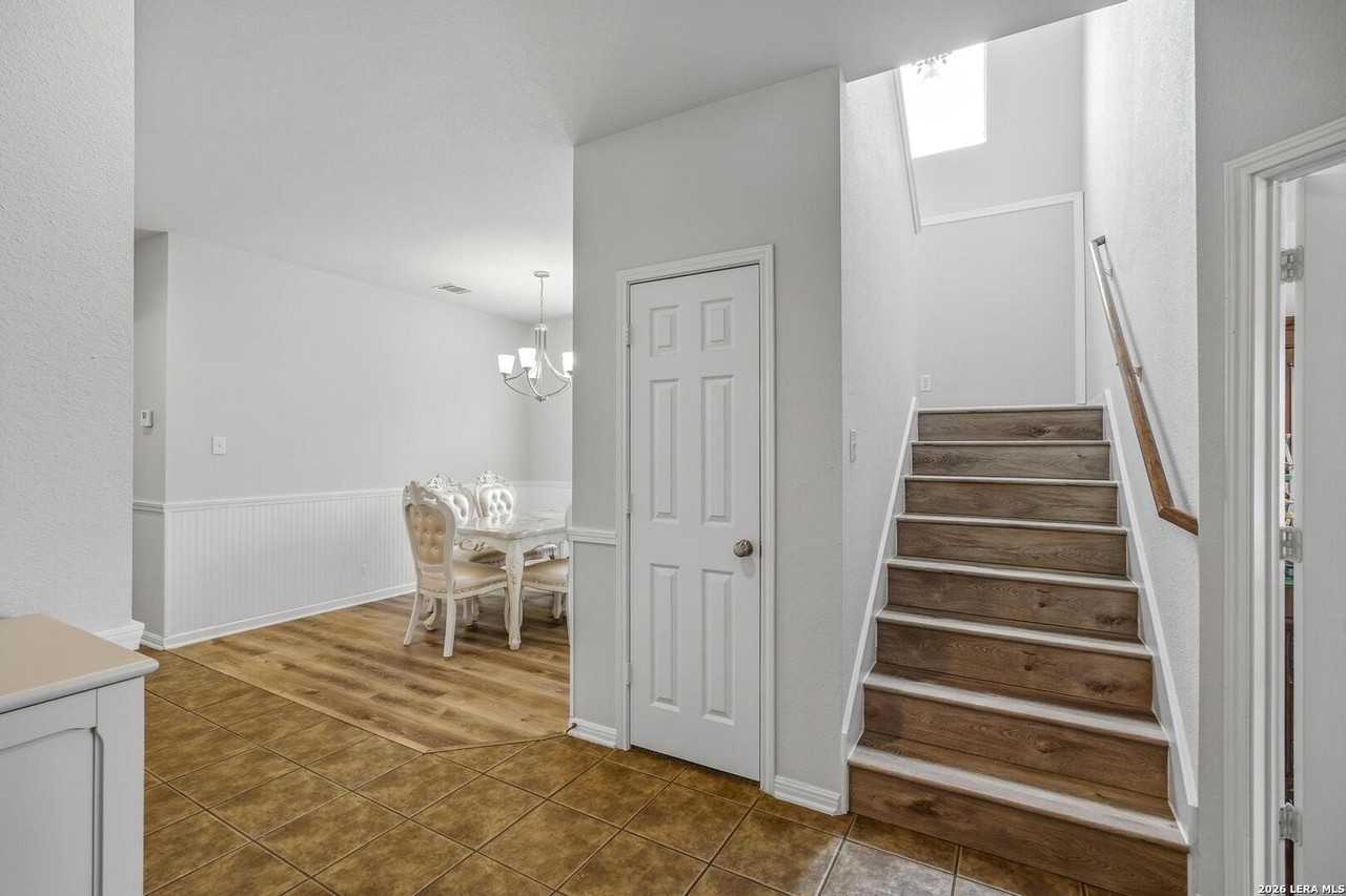 8214 Sabinoso Dr - Photo 5 of 32
