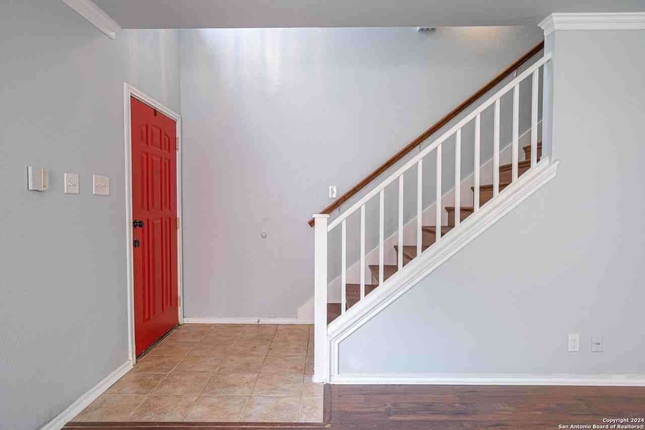 2207 Opal Creek Dr - Photo 4 of 35