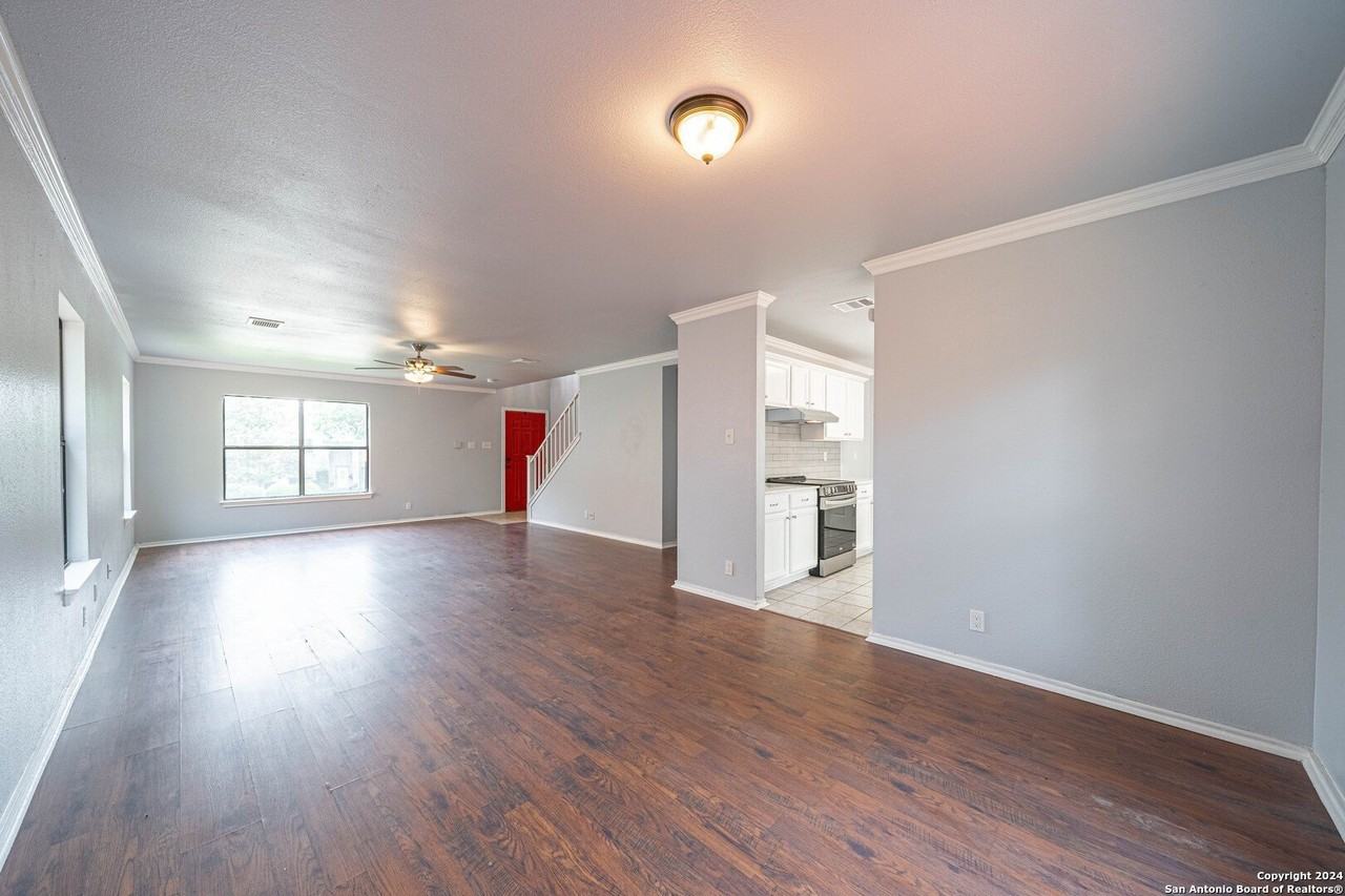 2207 Opal Creek Dr - Photo 7 of 35