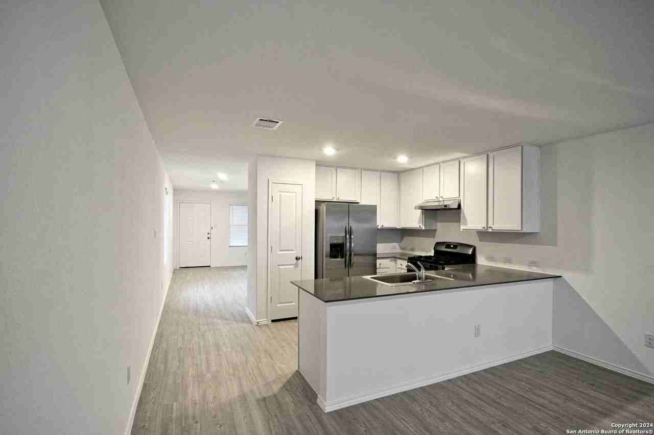 1607 Knoll Rdg - Photo 3 of 29