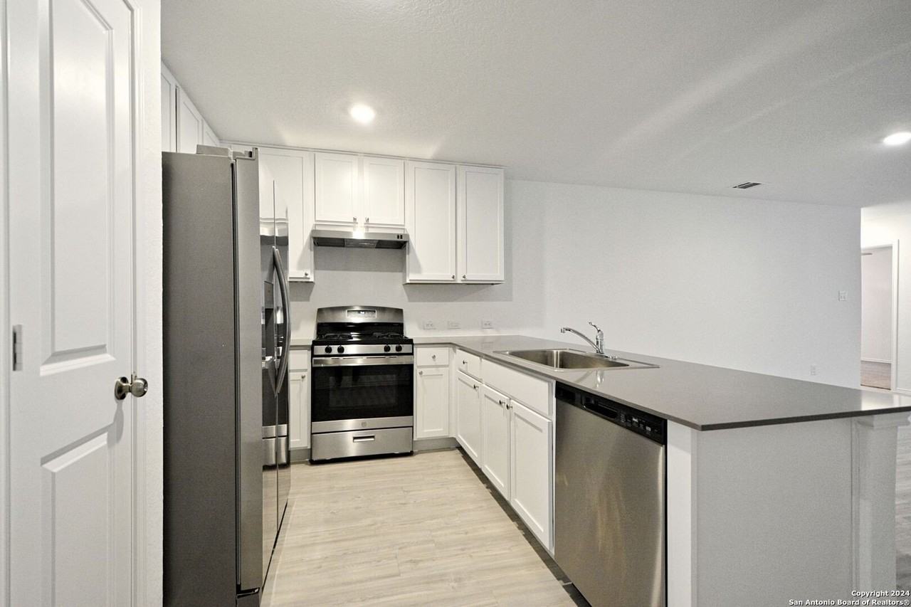 1607 Knoll Rdg - Photo 4 of 29