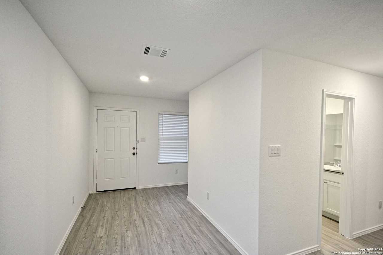 1607 Knoll Rdg - Photo 6 of 29