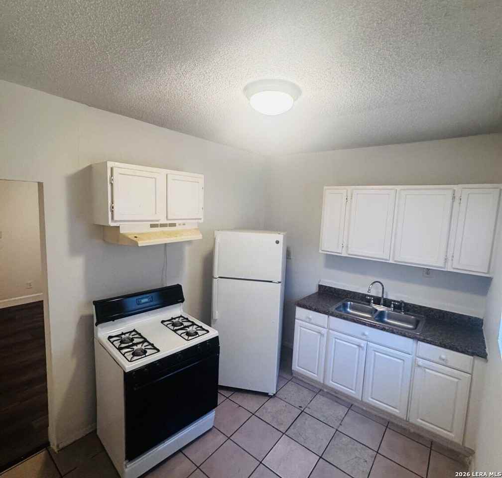 1902 Lennon Ave #1 - Photo 2 of 11