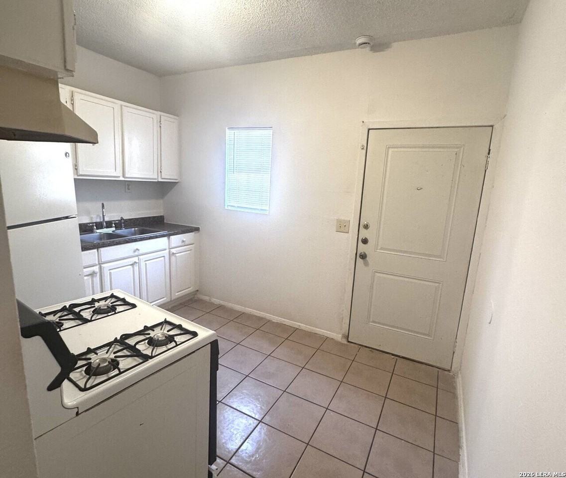 1902 Lennon Ave #1 - Photo 6 of 11