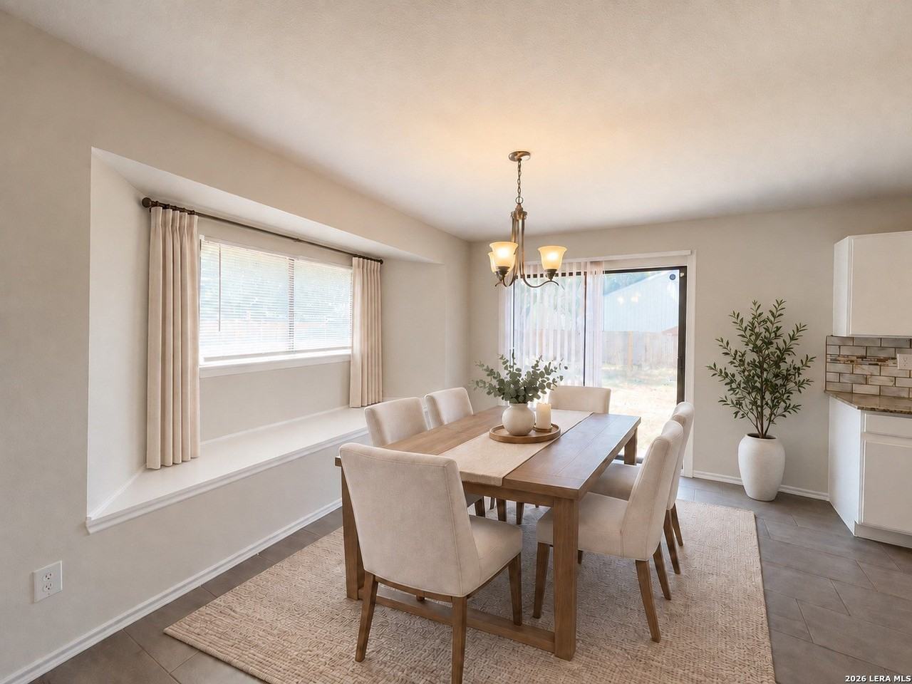 7910 Crystal Pt - Photo 3 of 50