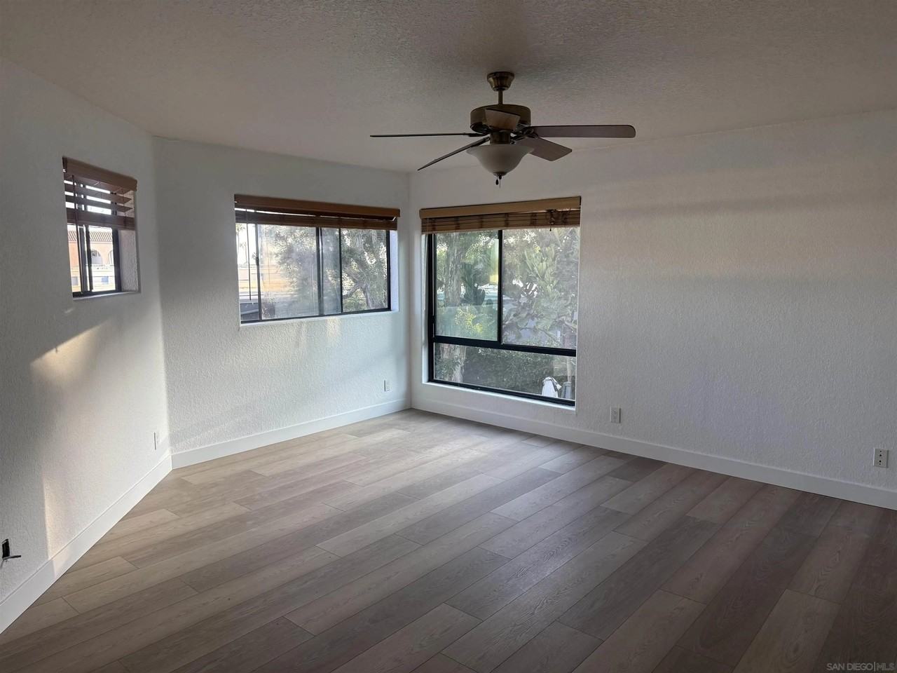 4766 Noyes St - Photo 5 of 9