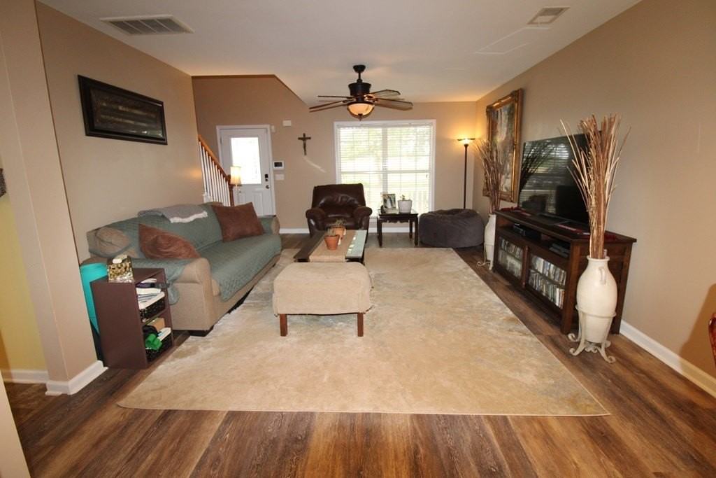 1425 Mayfield Dr - Photo 4 of 30