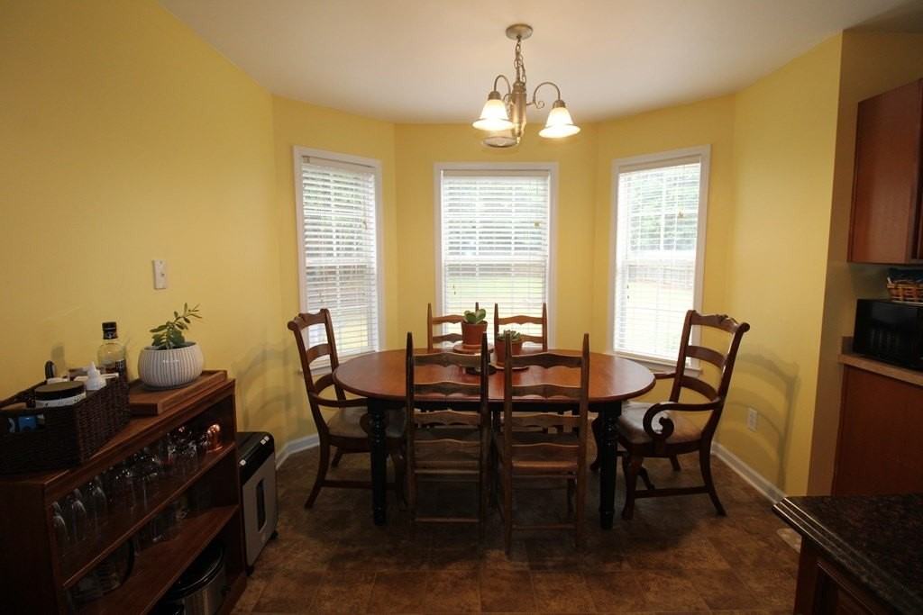1425 Mayfield Dr - Photo 6 of 30