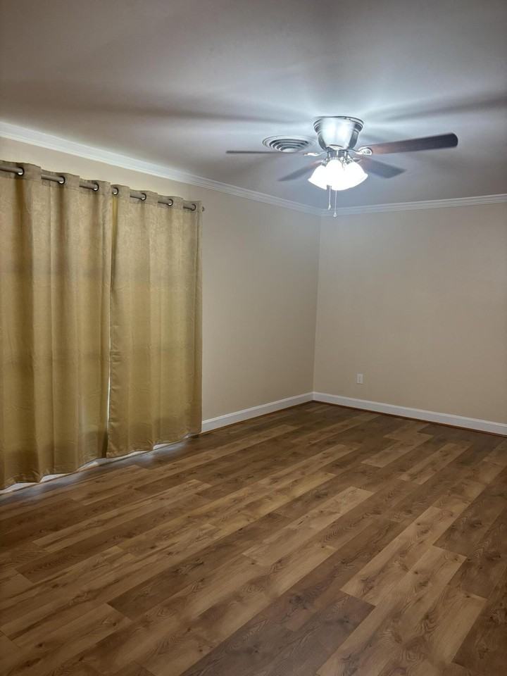855 Whatley St - Photo 4 of 50