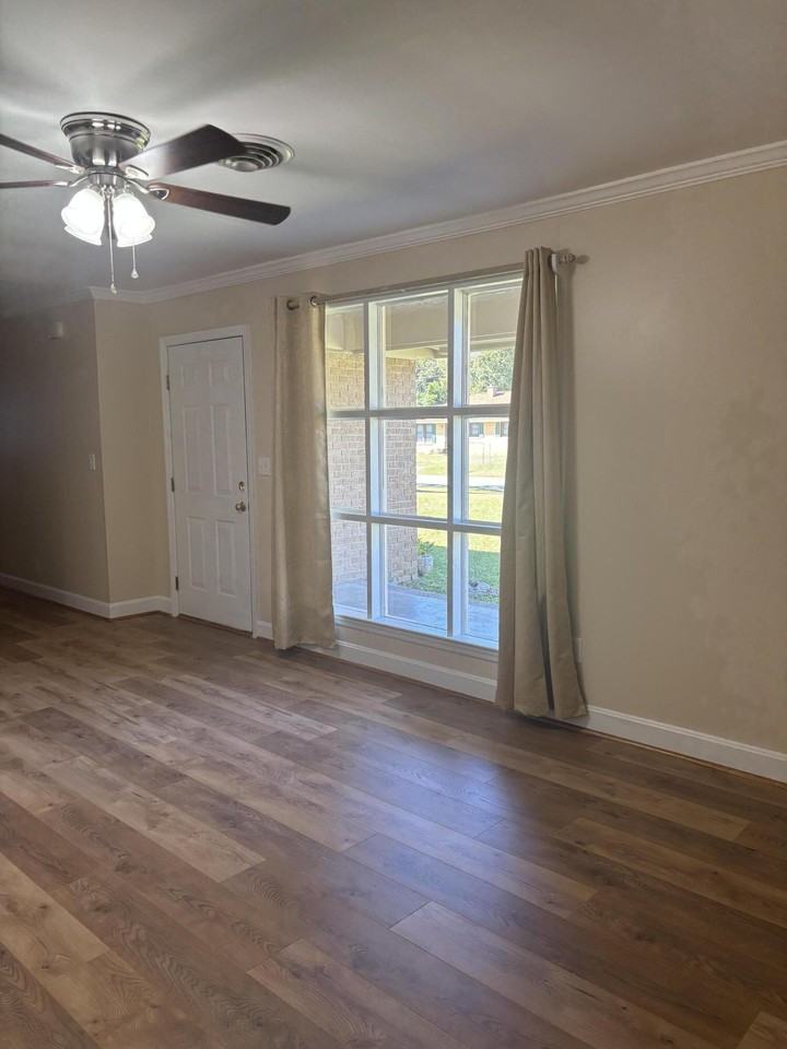 855 Whatley St - Photo 7 of 50