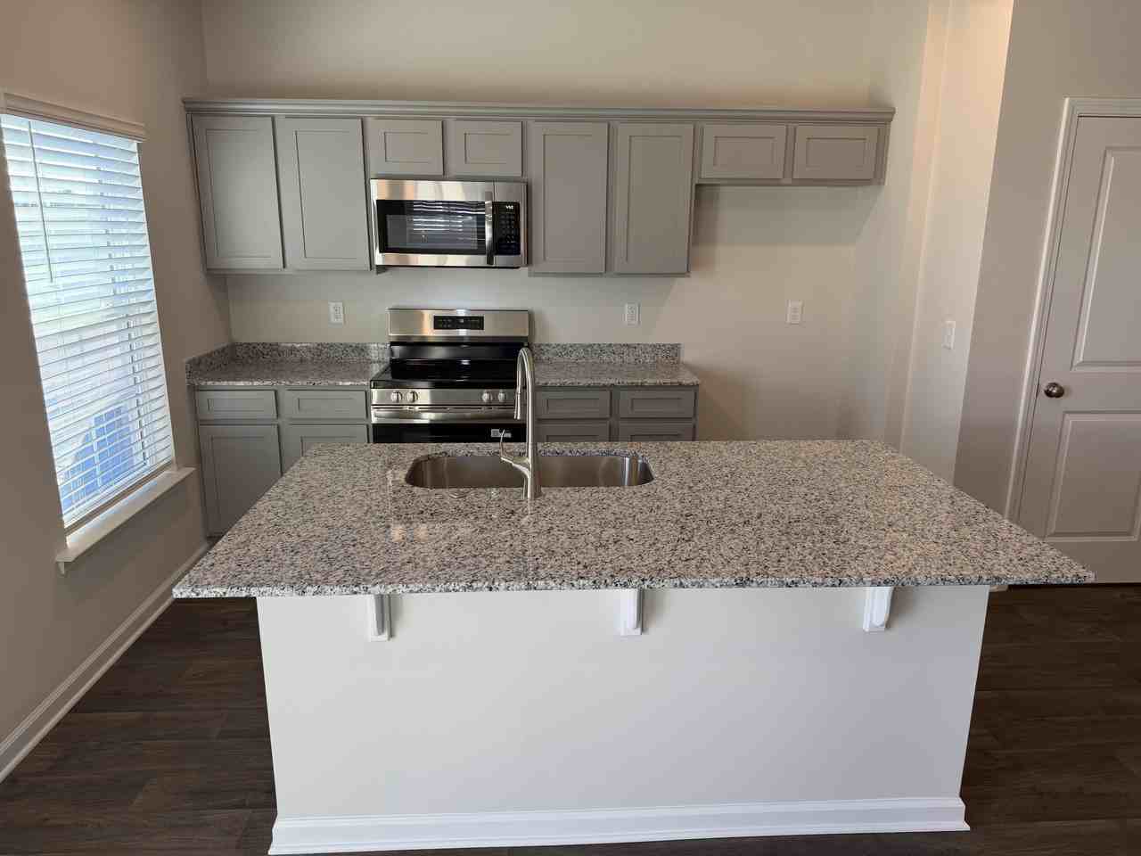 2382 Bellflower St - Photo 4 of 25