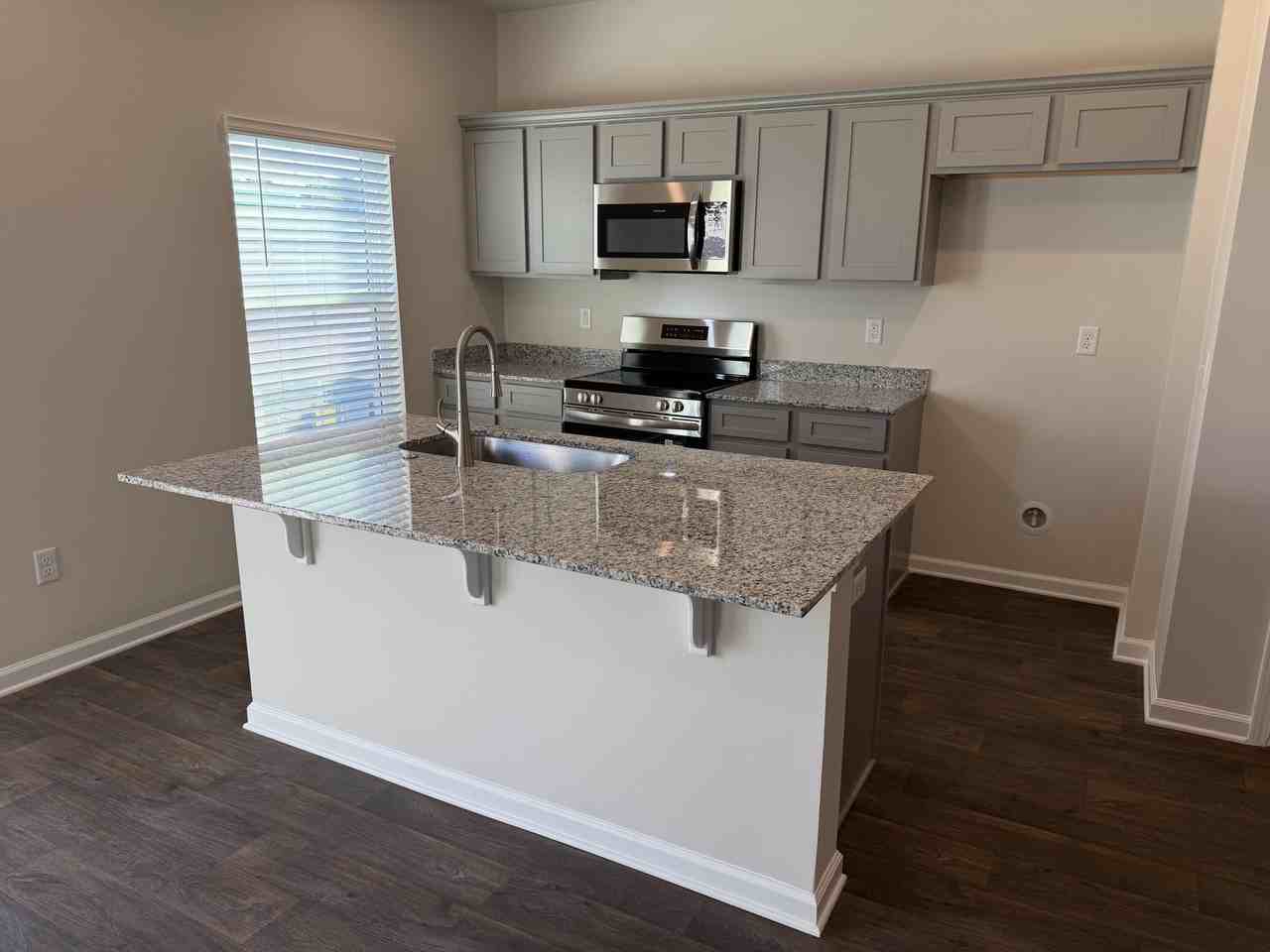 2382 Bellflower St - Photo 5 of 25