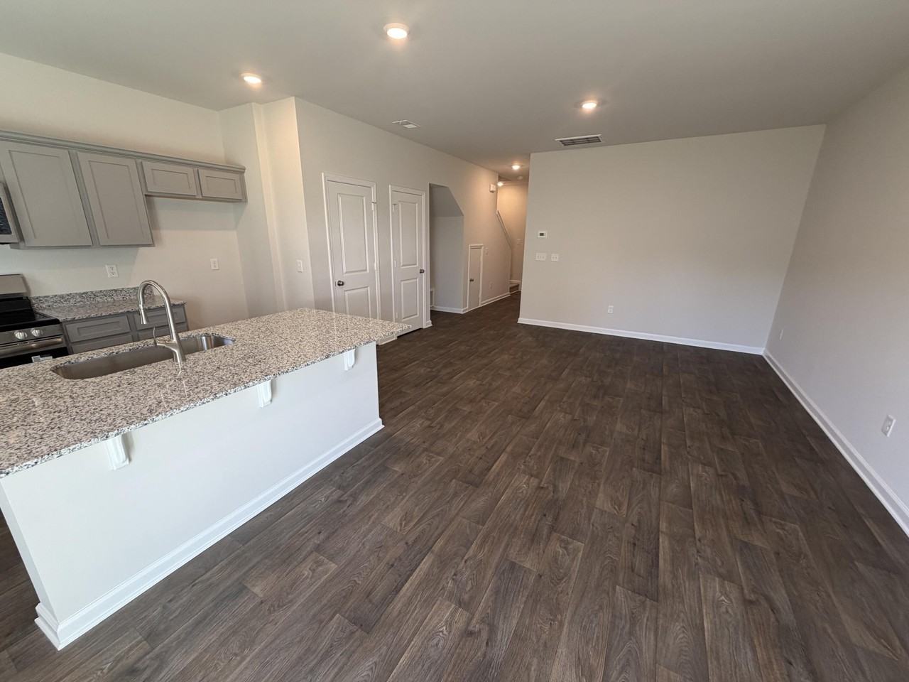 2382 Bellflower St - Photo 6 of 25