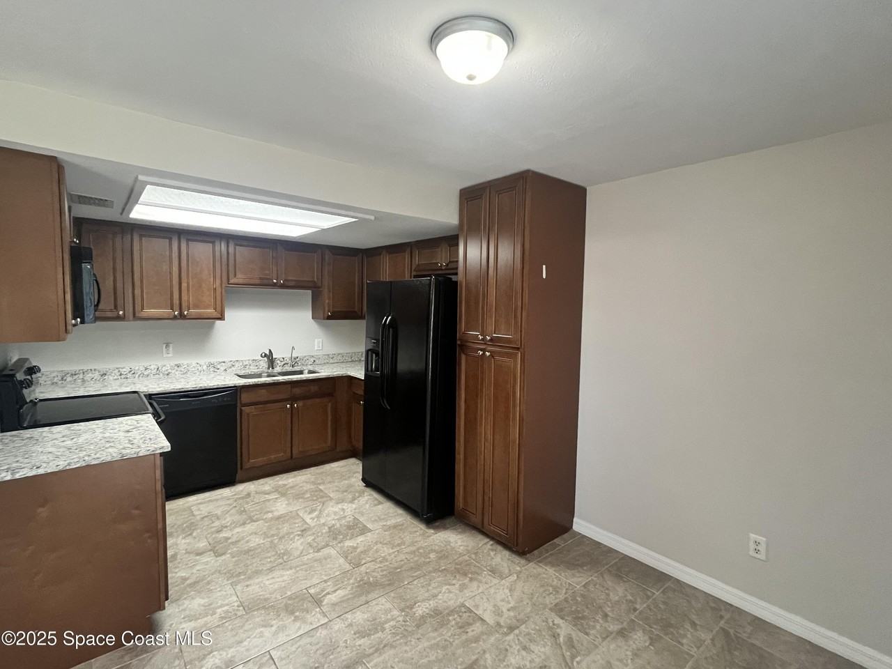 106 Battersea Ave Ne - Photo 6 of 17