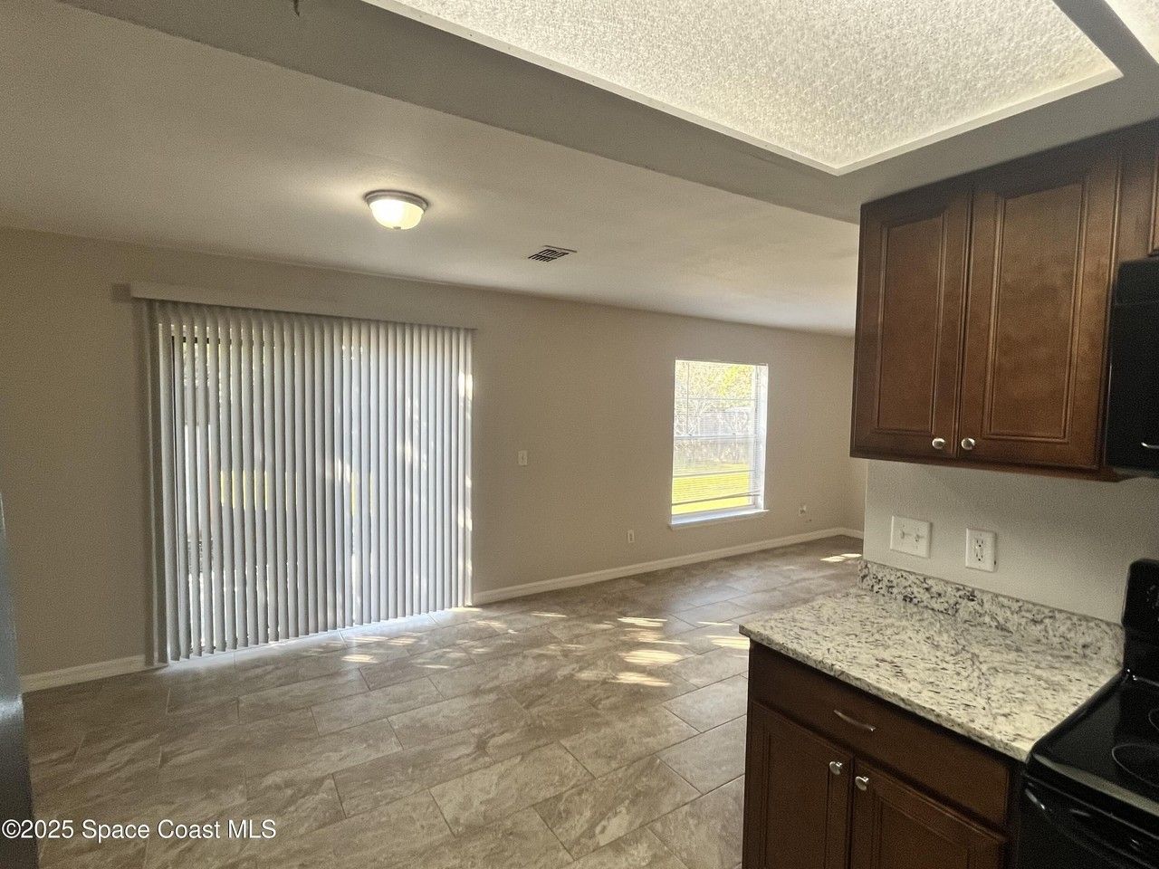 106 Battersea Ave Ne - Photo 7 of 17
