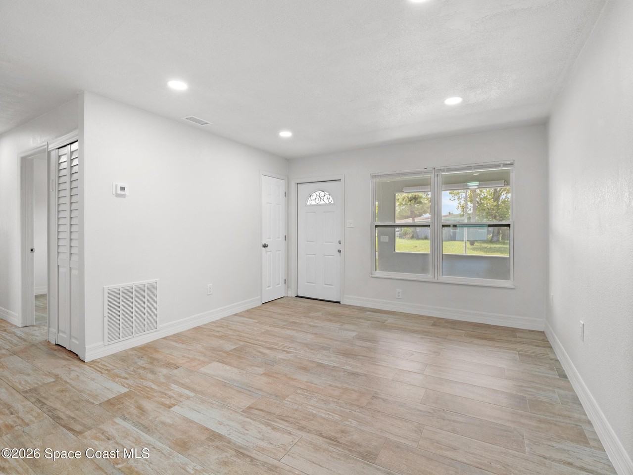 1382 Lakewood Dr - Photo 4 of 24