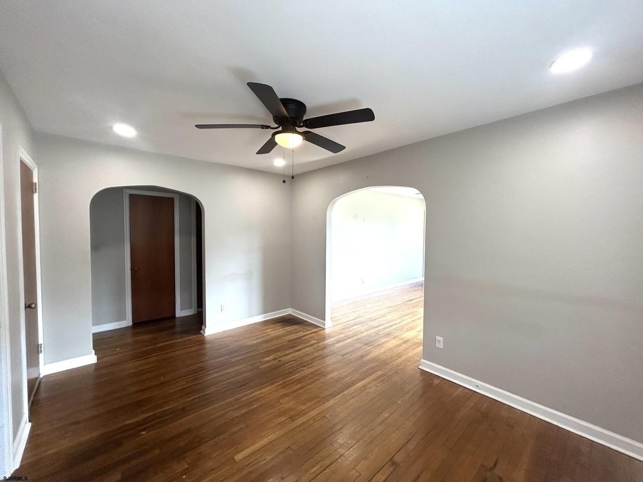 301 Chestnut St - Photo 4 of 21