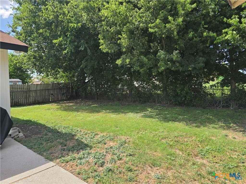 2207 Coach Dr - Photo 6 of 32
