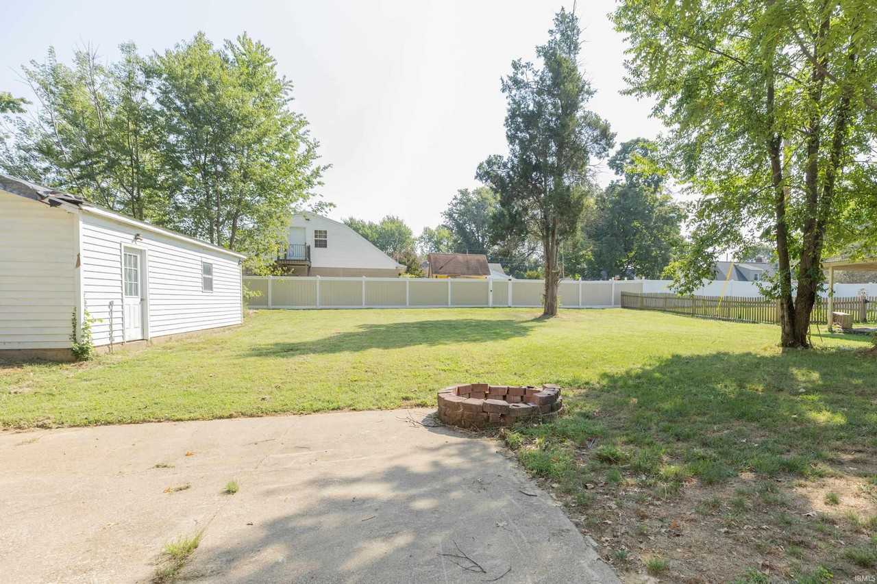 740 S Hoosier Ave - Photo 2 of 30