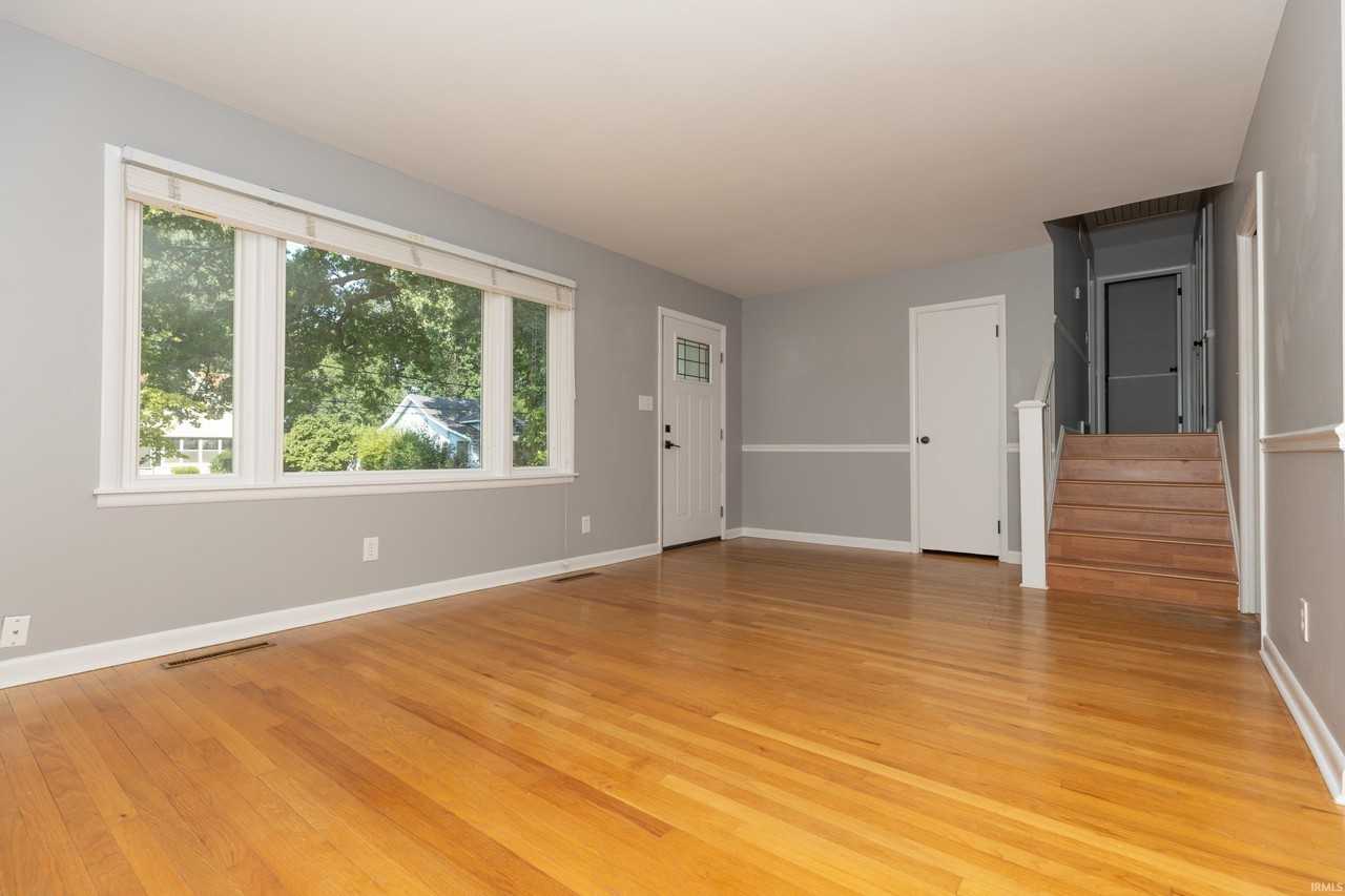 740 S Hoosier Ave - Photo 6 of 30