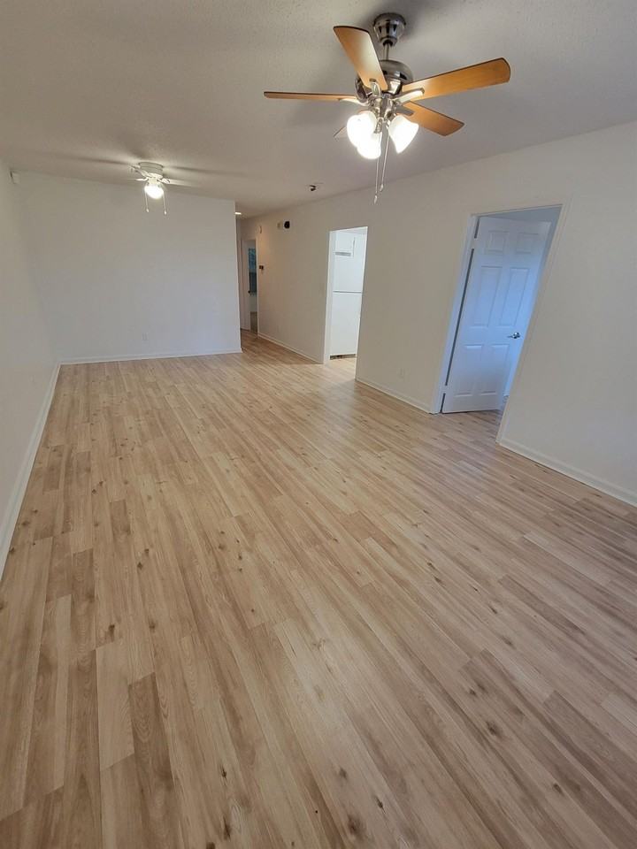 1100 Greentree Ct #J - Photo 2 of 14