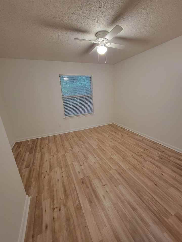 1100 Greentree Ct #J - Photo 7 of 14