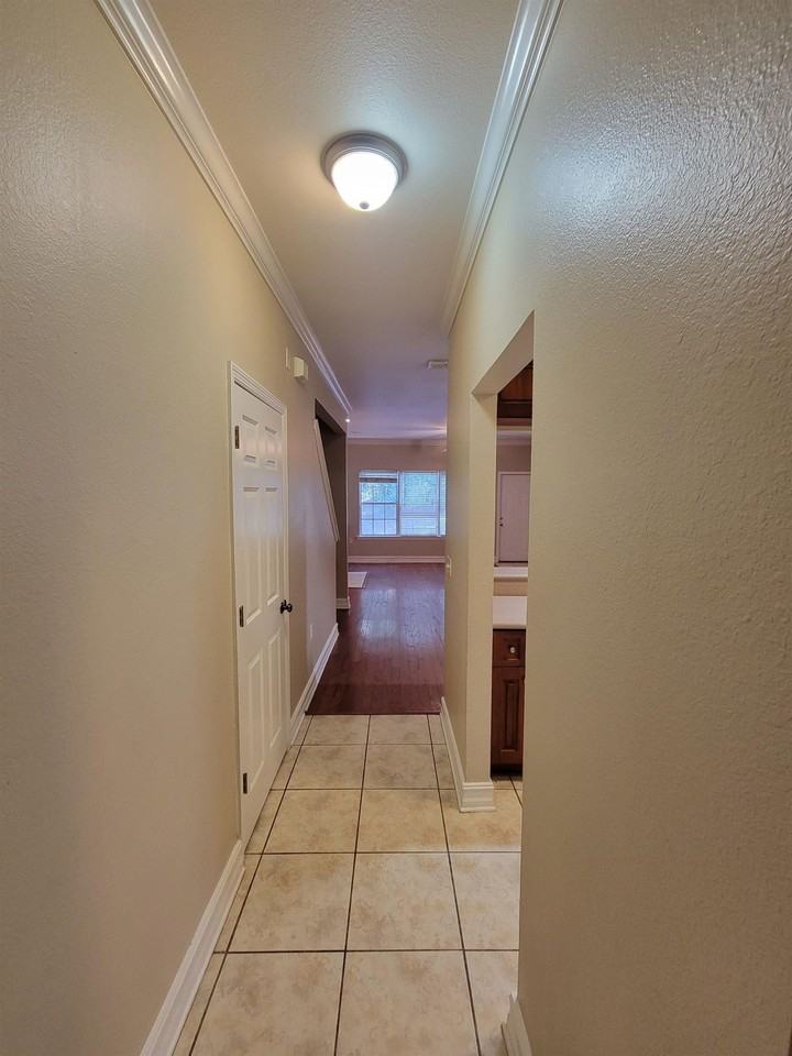 1521 Crescent Hill Dr - Photo 2 of 23