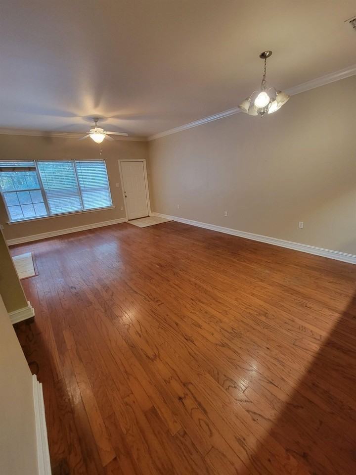 1521 Crescent Hill Dr - Photo 3 of 23