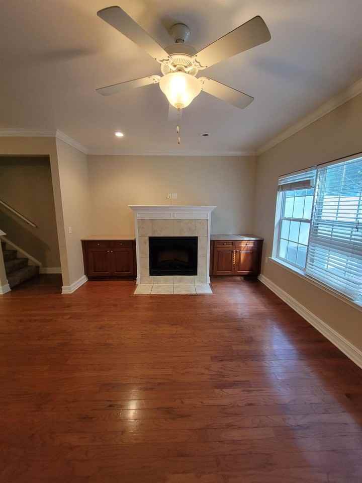 1521 Crescent Hill Dr - Photo 4 of 23
