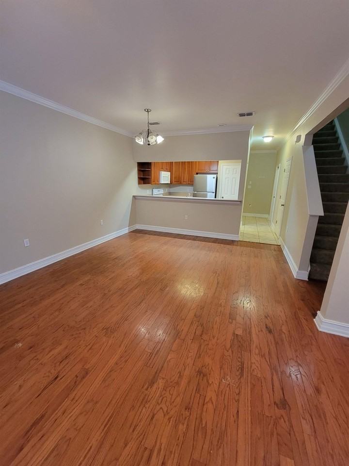 1521 Crescent Hill Dr - Photo 6 of 23