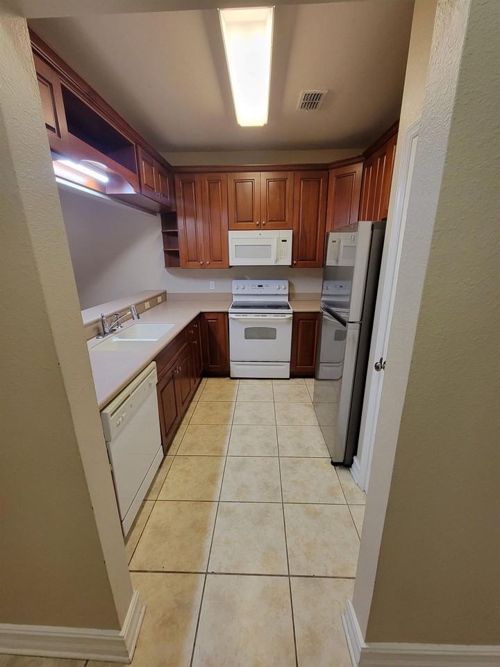 1521 Crescent Hill Dr - Photo 7 of 23