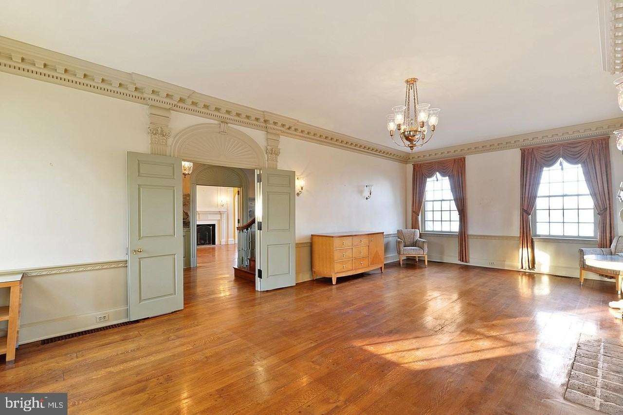 233 Walker Rd - Photo 5 of 42
