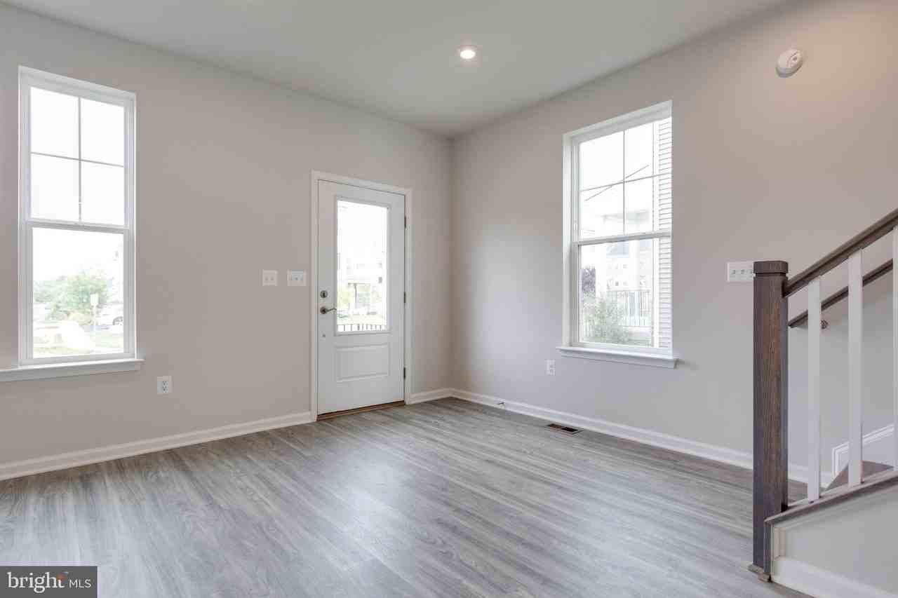 2009 Twisted Oak Pl - Photo 5 of 42