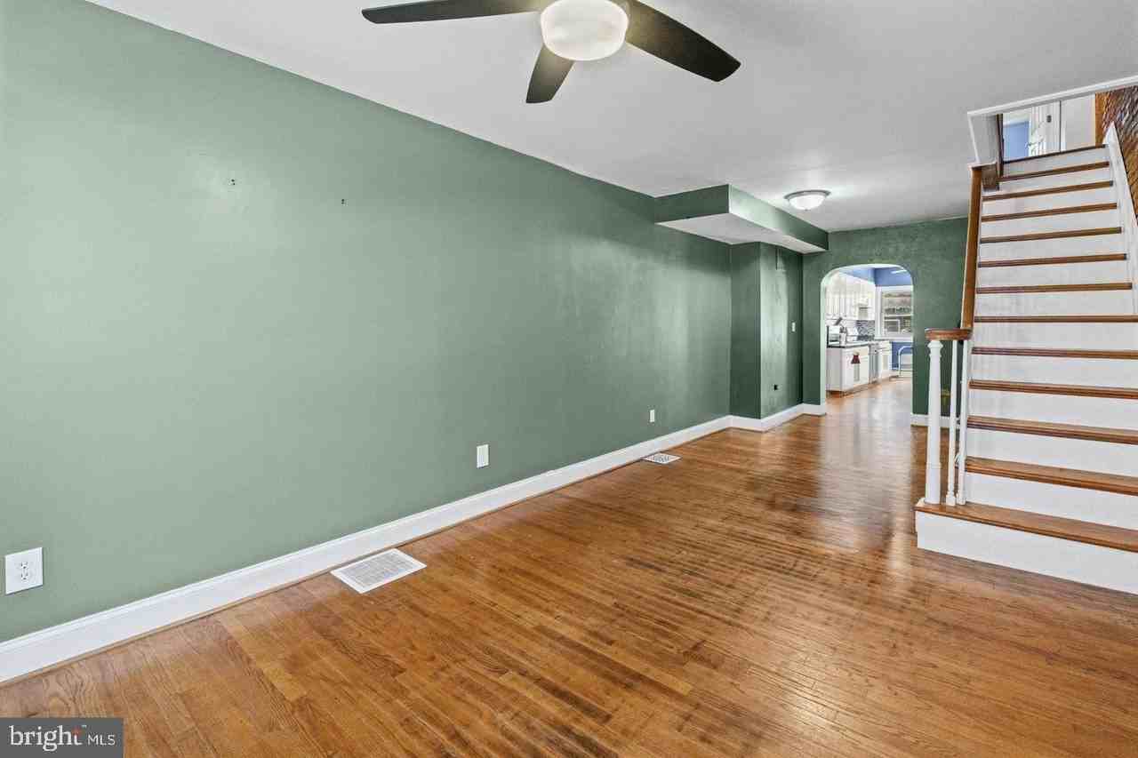 1456 Andre St - Photo 3 of 26
