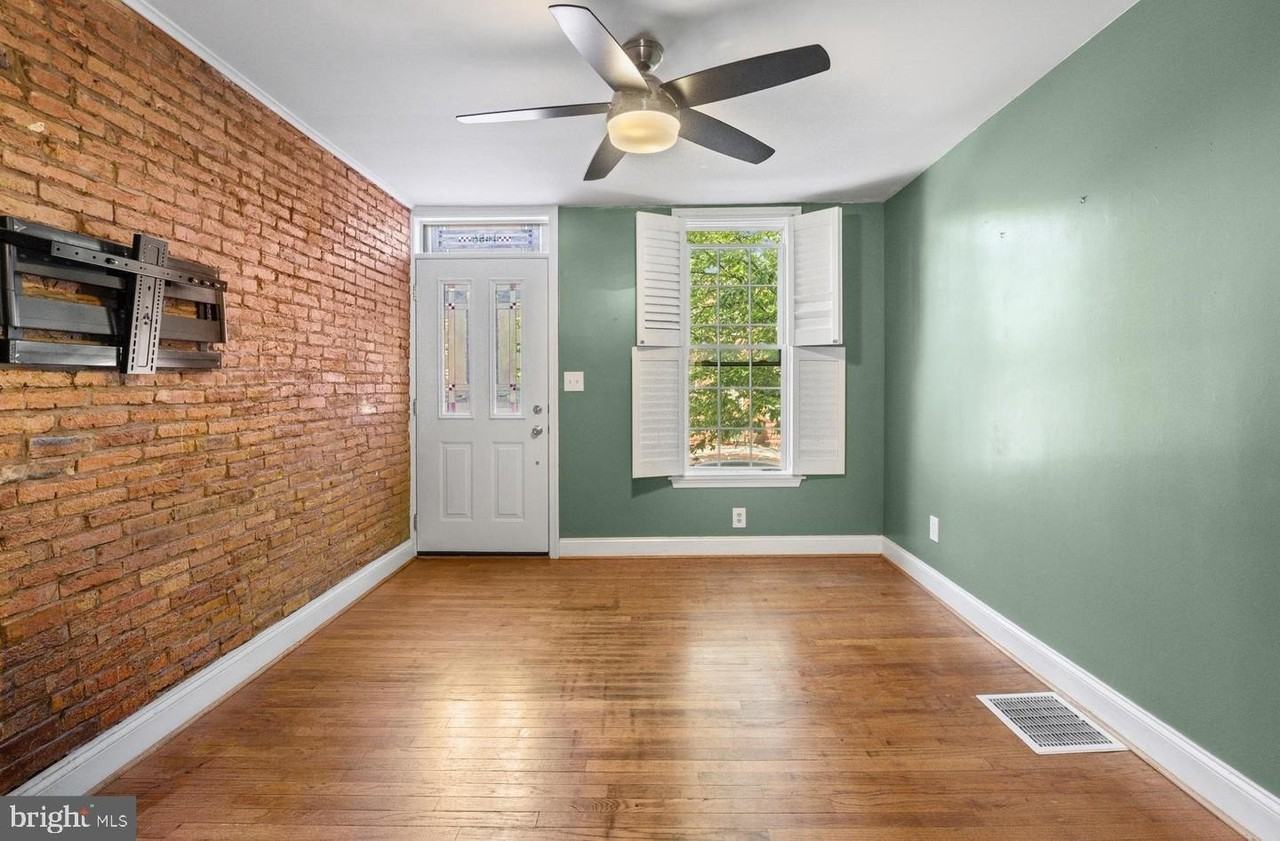 1456 Andre St - Photo 7 of 26