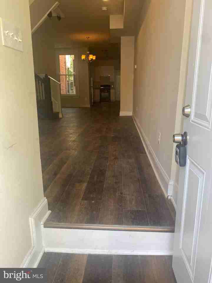 2720 Parkwood Ave - Photo 2 of 12