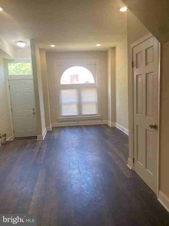 2720 Parkwood Ave - Photo 3 of 12