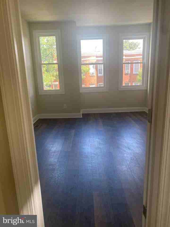 2720 Parkwood Ave - Photo 7 of 12