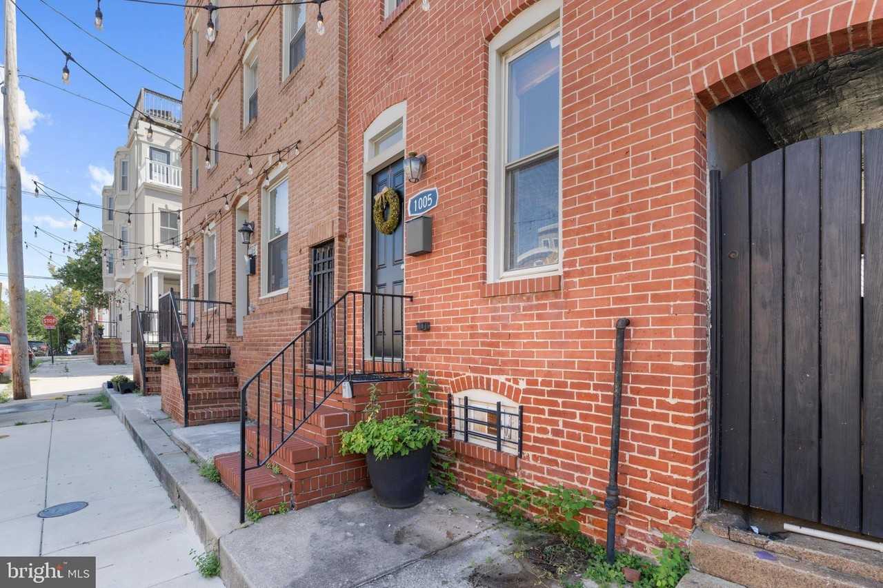 1005 S Baylis St - Photo 3 of 47