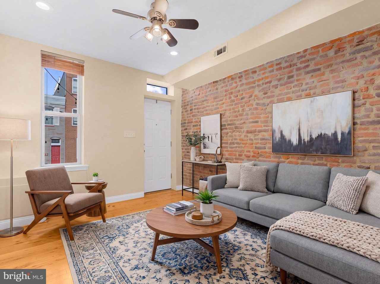 1005 S Baylis St - Photo 6 of 47