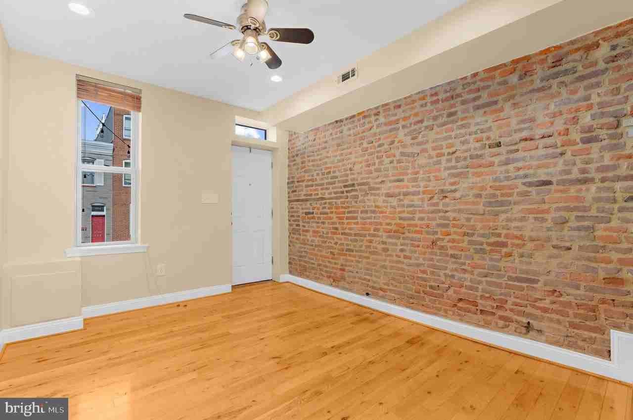 1005 S Baylis St - Photo 7 of 47