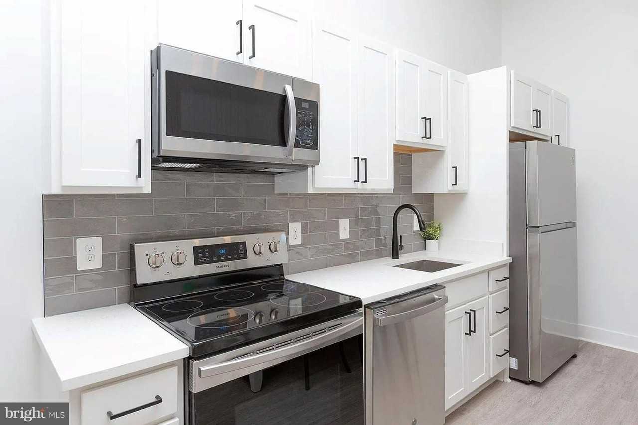211 Saint Paul St #202 - Photo 3 of 10
