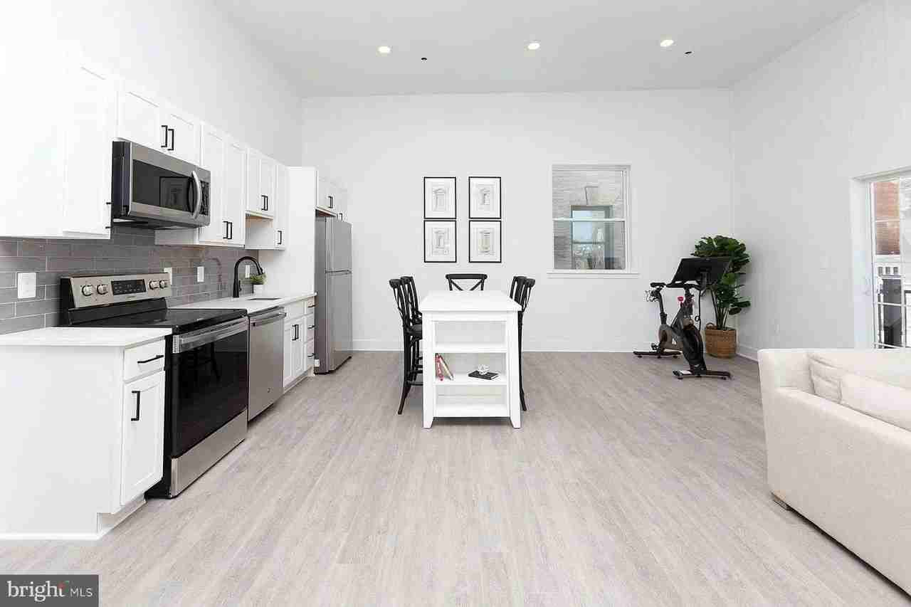 211 Saint Paul St #202 - Photo 4 of 10