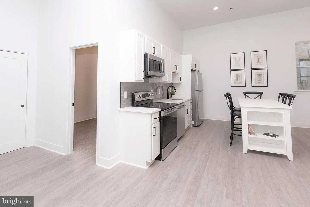 211 Saint Paul St #202 - Photo 5 of 10