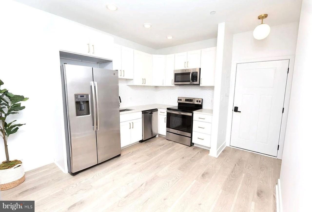 1702 Light St #401 - Photo 2 of 14